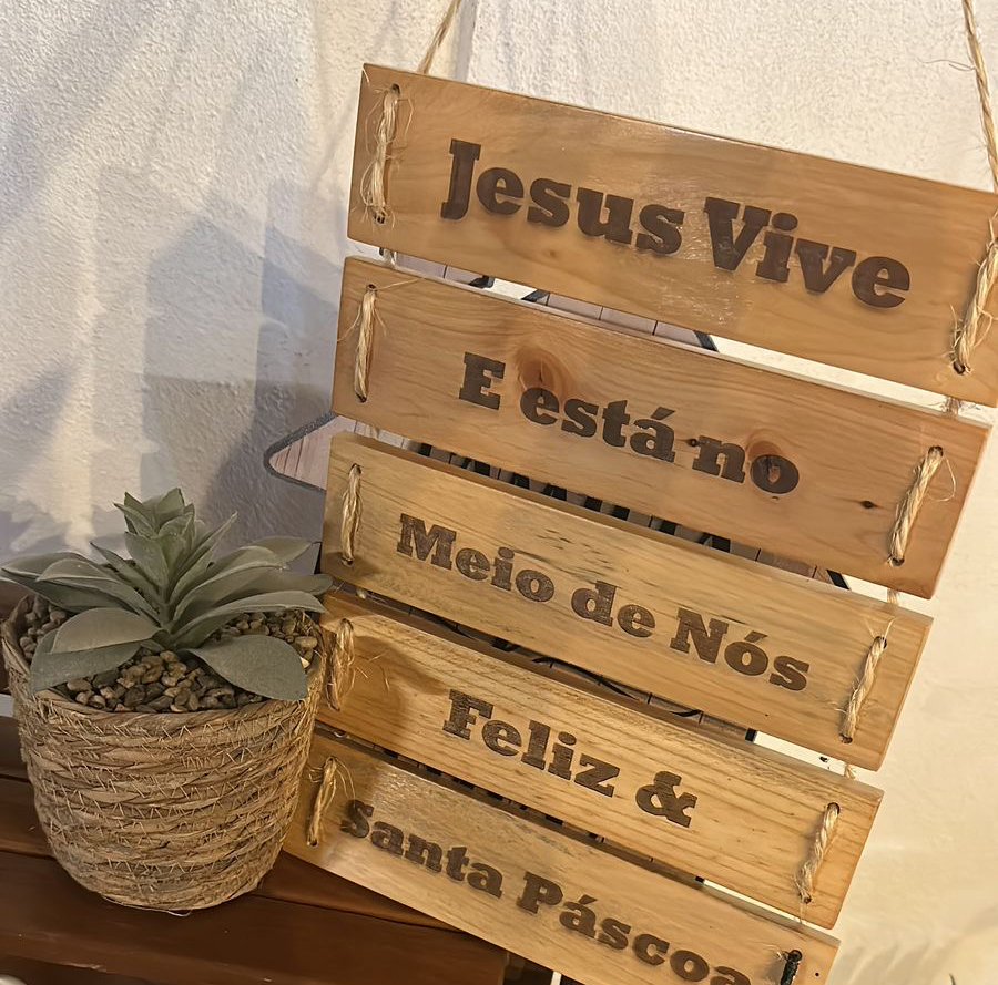 Placas decorativas em madeira